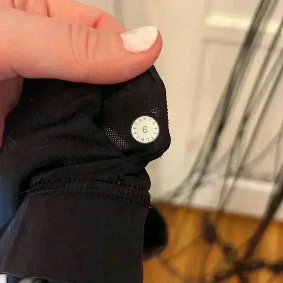 Lululemon Invigorate Bra-Sz 6 - Picture 2 of 5